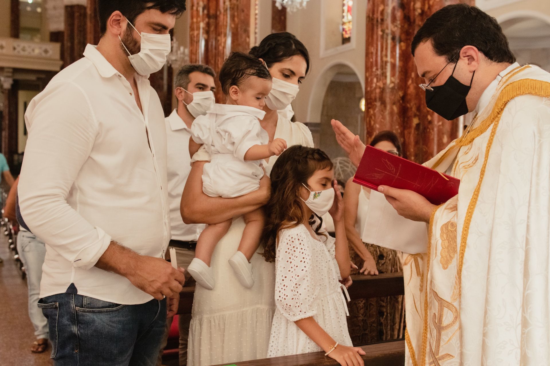 Foto Batizado de Theo e Sophia - Igreja do Salesiano, Recife Foto Batizado de Theo e Sophia - Igreja do Salesiano, Recife - Imagem 39