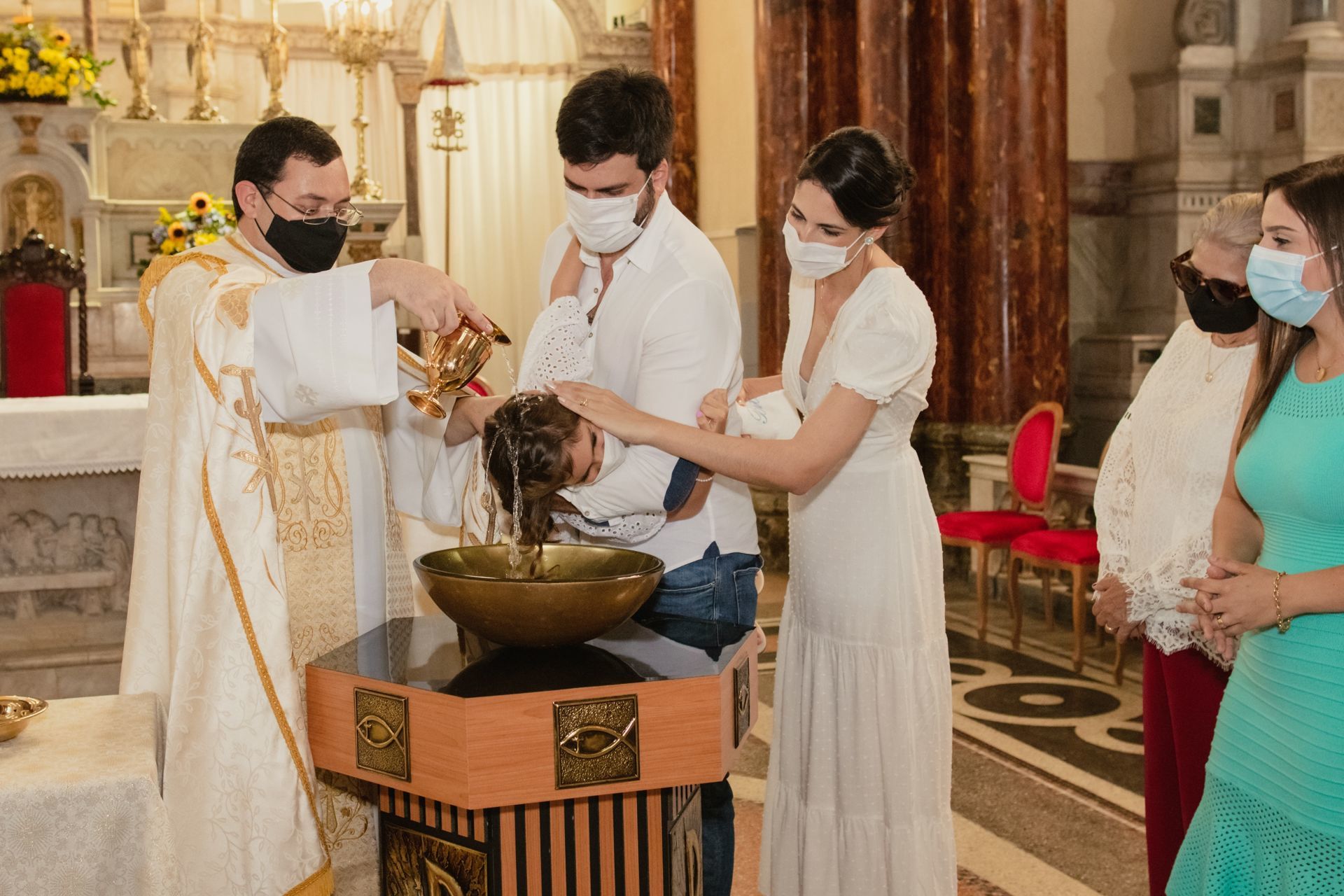 Foto Batizado de Theo e Sophia - Igreja do Salesiano, Recife Foto Batizado de Theo e Sophia - Igreja do Salesiano, Recife - Imagem 30