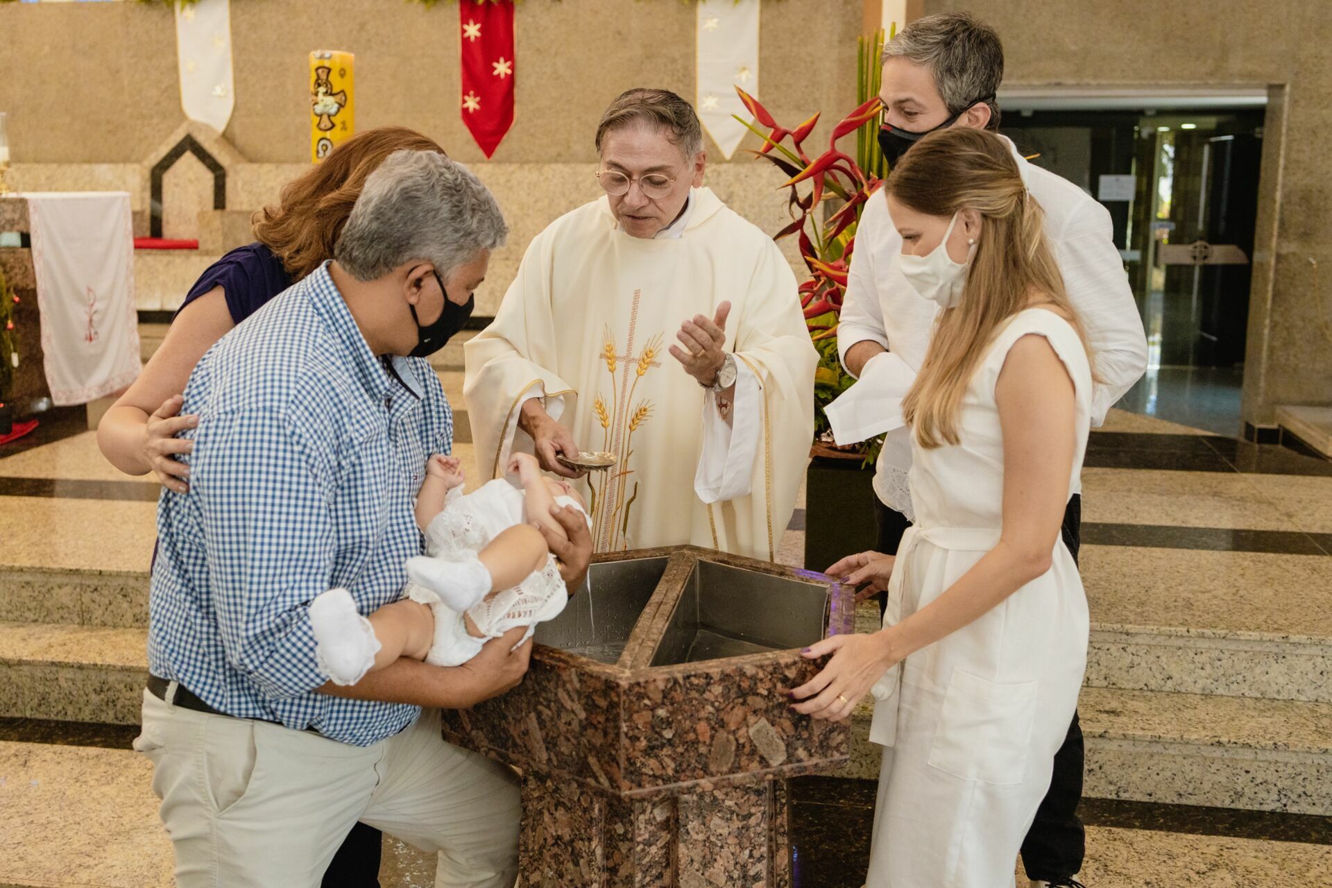 Foto Batizado de Clara e Júlia - Igreja Nossa Senhora de Fátima de Boa Viagem Foto Batizado de Clara e Júlia - Igreja Nossa Senhora de Fátima de Boa Viagem - Imagem 32